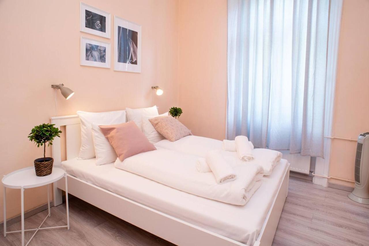 Central And Large Ac Home Away From Home บูดาเปสต์ ภายนอก รูปภาพ