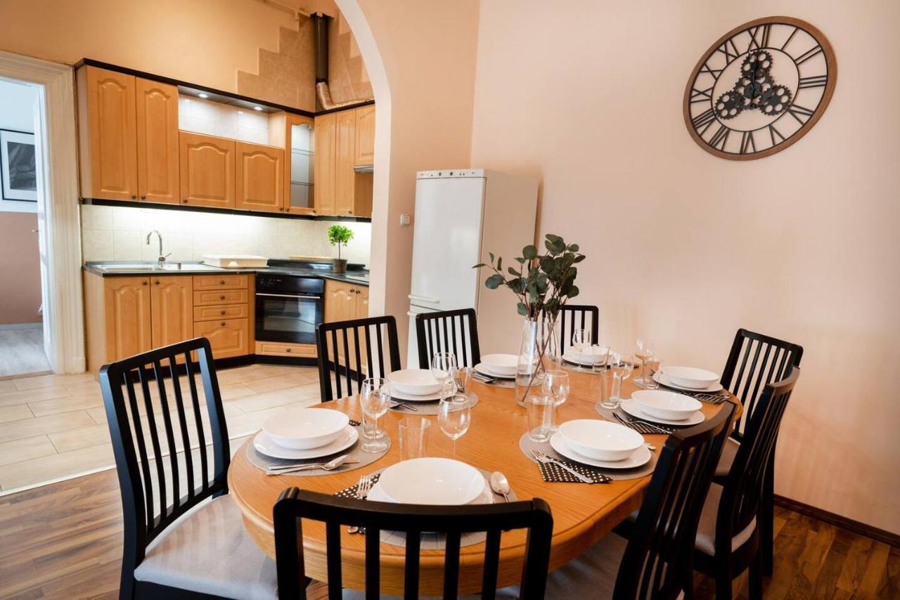 Central And Large Ac Home Away From Home บูดาเปสต์ ภายนอก รูปภาพ