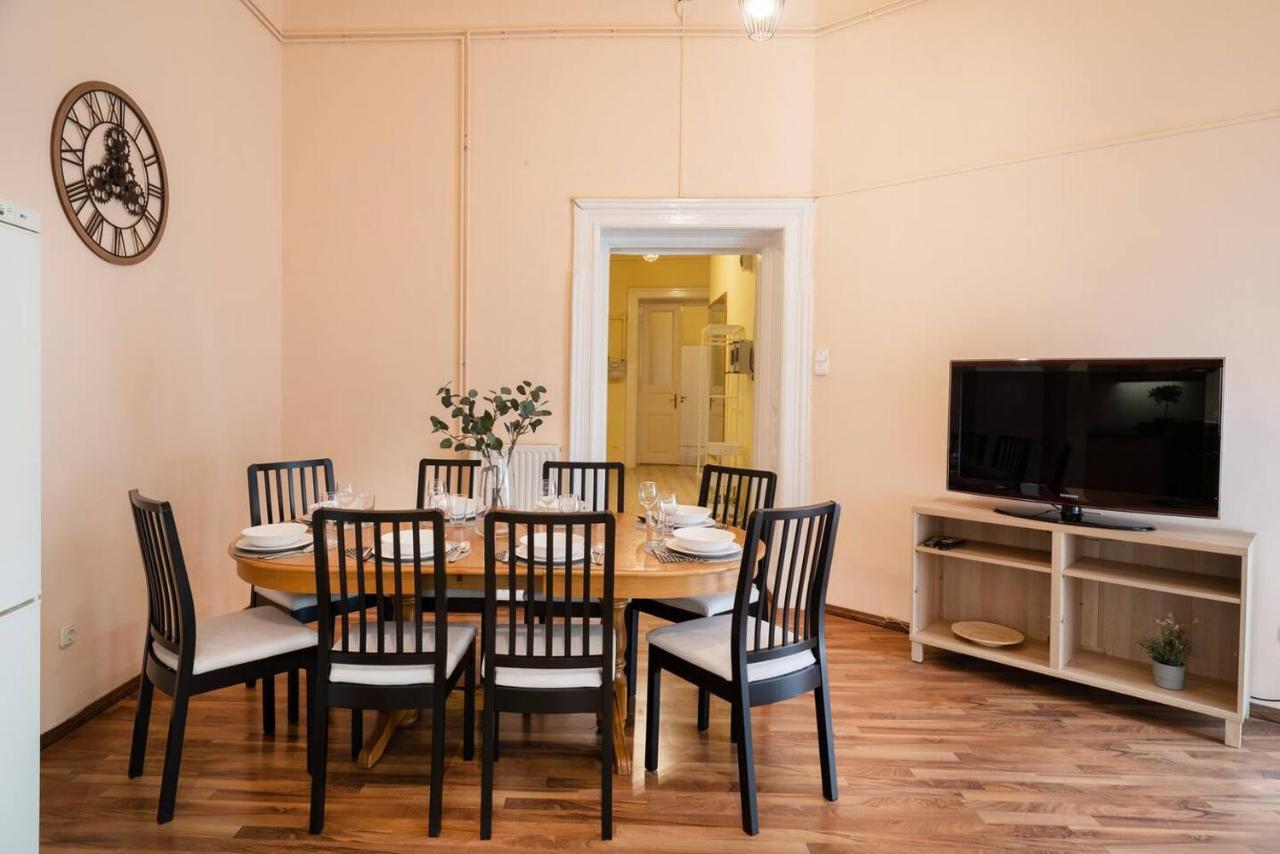 Central And Large Ac Home Away From Home บูดาเปสต์ ภายนอก รูปภาพ